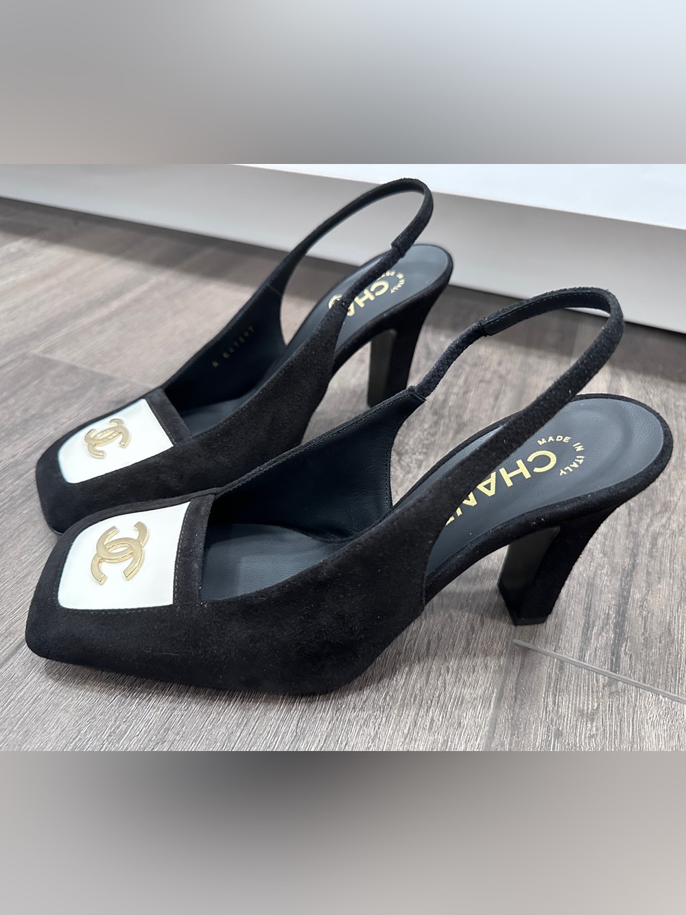 2026 CHANEL BLACK AND WHITE SUEDE GOLD CC LOGO HEELS SLINGBACKS PUMPS SHOES 38C - Picture 11 of 16